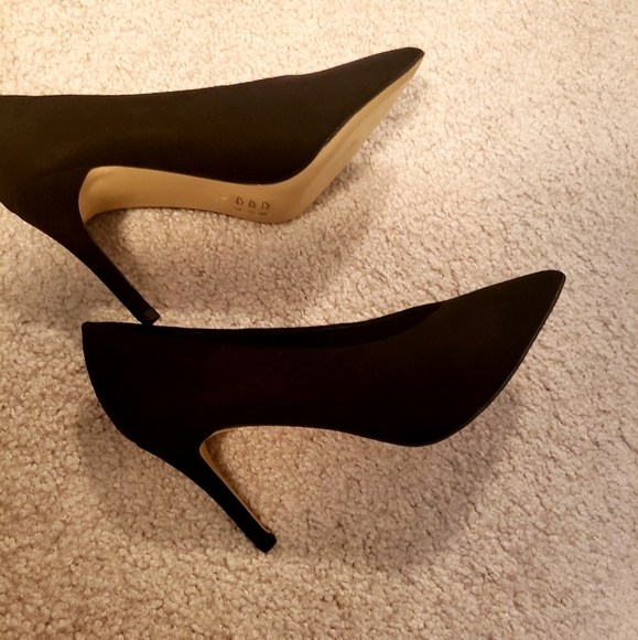 Heels - Picture 2 of 2